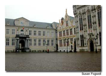 Just off Market Square, Burg Square is home to the Town Hall.
