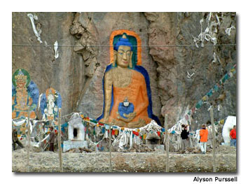 Carved Buddha guards the road to Lhasa