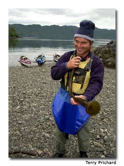 A guide demonstrates the musical properties of seaweed.
