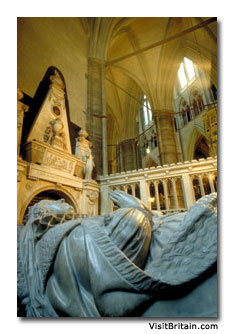 About 3,300 people are buried at the Abbey, including Mary Beaumont, Countess of Buckingham, whose burial site is marked by a marble effigy.