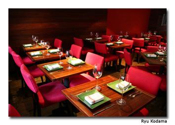 The vibe of Pure Food and Wine is warm and sensual, sprinkled with a bit of quirkiness. 