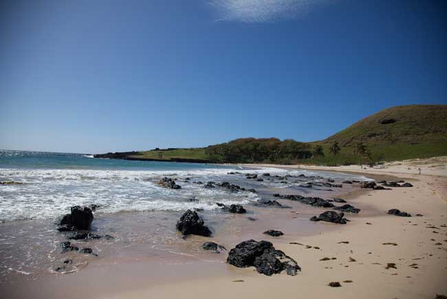 Walking along the shoreline on Easter Island. Flickr/Nicolas de Camaret