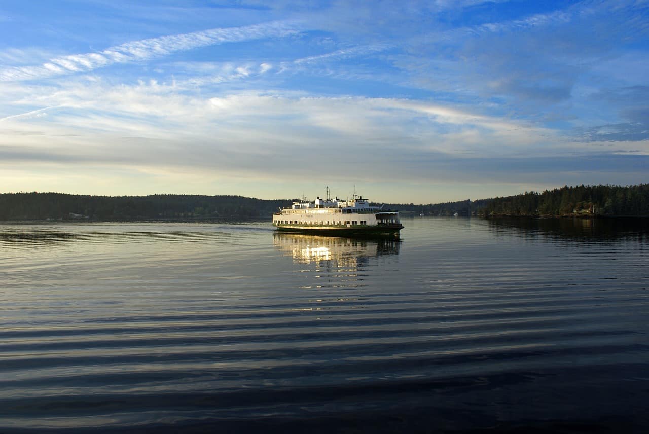 Take the ferry to the four main islands of San Juan Islands.