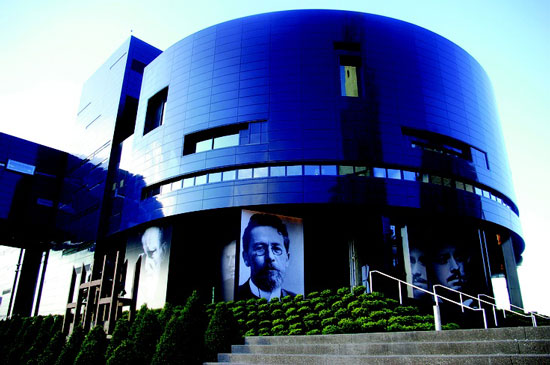 Guthrie Theater in Minneapolis. Photo by Meet Minneapolis