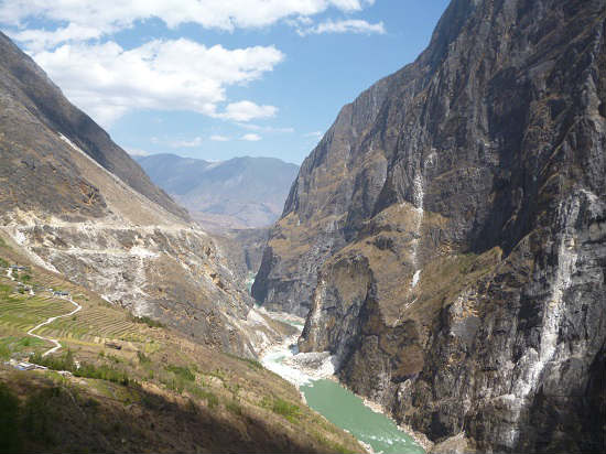 Tiger Leaping Gorge as seen from a distance.