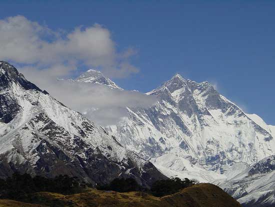 Climbing Mount Everest. Phot by FLickr/jarikir
