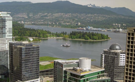 Visiting the Vancouver Lookout is a great trip idea for families. 