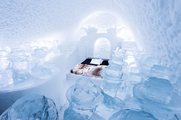 ICEHOTEL 2016. Art Suite: Momos. Design: Lotta Lampa & Julia Gamborg Nielsen. Photo: Asaf Kliger