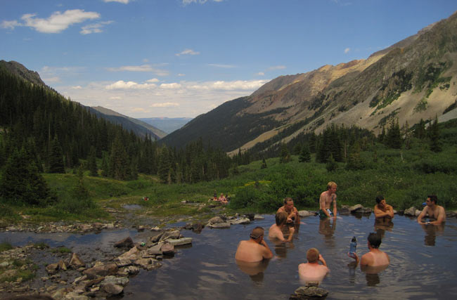 Aunque poco conocido, creemos que esto es una de las mejores fuentes termales de Colorado. Conundrum Hot Springs en Colorado. Flickr/Dischner