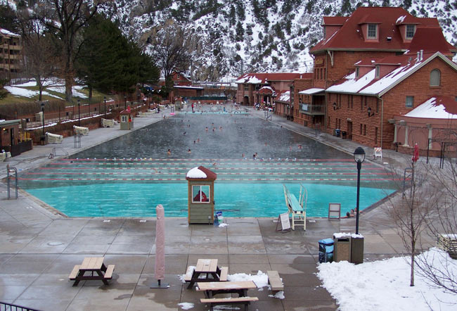 Glenwood Hot Springs, una de las mejores aguas termales de Colorado, ha atraído visitantes a la zona desde la década de 1880.