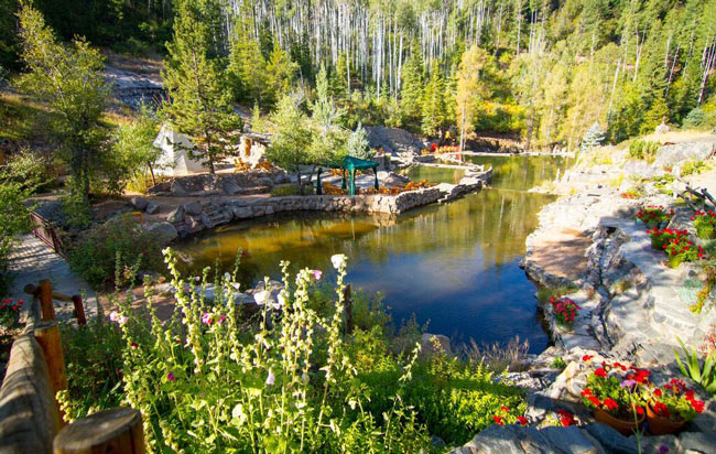 Las mejores aguas termales de Colorado - Colorado alberga muchos manantiales termales, desde pequeñas piscinas ubicadas en lo profundo de las montañas hasta grandes manantiales termales que son la pieza central de la comunidad Foto de Colorado.com