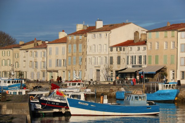 Ile de Ré Travel - The quaint Harbour of Saint Martin de Ré. Photo by Lesley Williamson