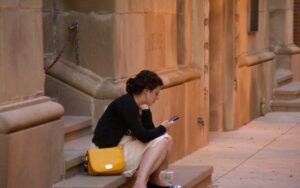 New Study Finds Drawbacks of Device Usage While Traveling