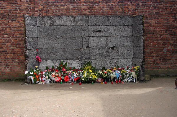 Auschwitz: The execution wall. Photo by Flickr/Antony Stanley