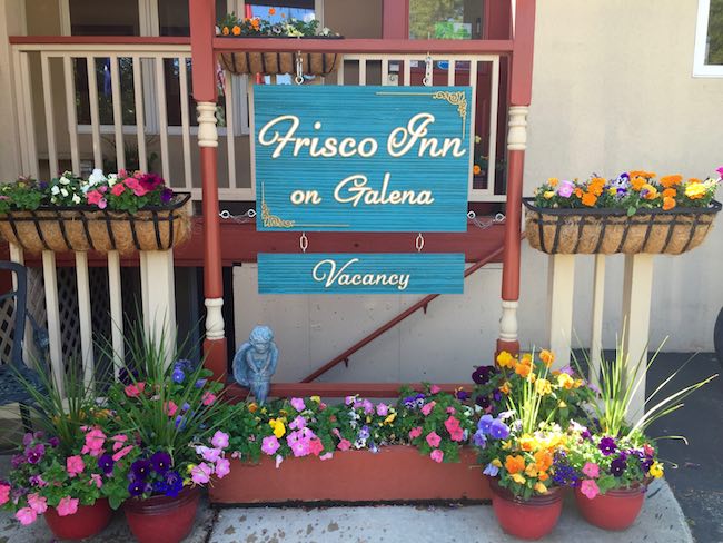 Entrance to Frisco Inn on Galena in summer, photo by Claudia Carbone