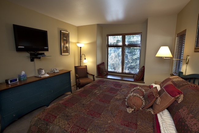 A king room, photo courtesy of Frisco Inn on Galena