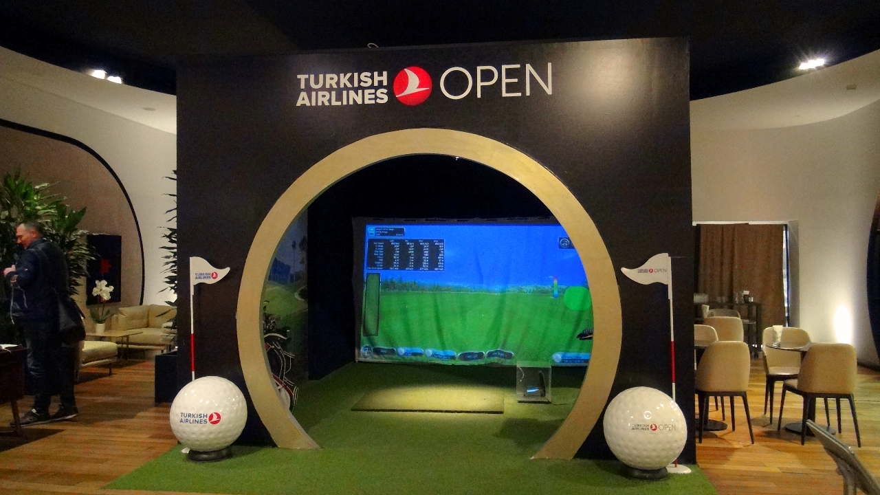 Turkish Airlines golf simulator