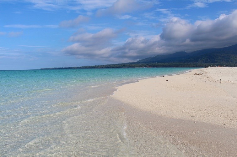 Beach at Camiguin Island. Photo by Wenche Thorkildsen