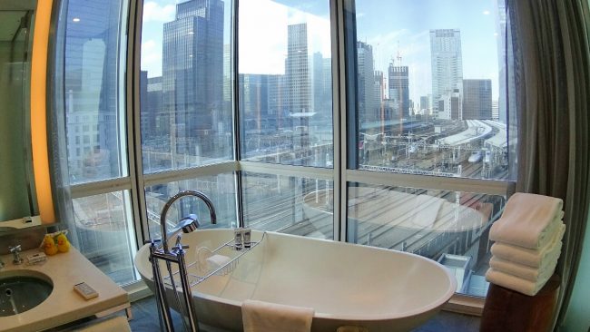 Four Seasons Tokyo bathtub and view