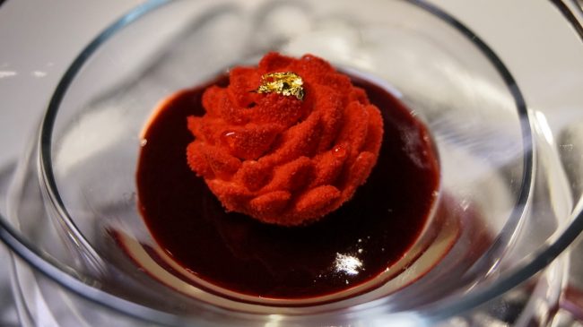 Cassis dome Robuchon dessert