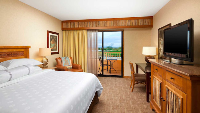 Grand Deluxe room at Sheraton Grand at Wild Horse Pass. Photo courtesy of Sheraton Grand