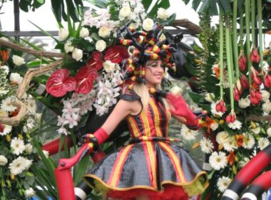 A snake princess in the Flower Parade at Carnival in Nice, France. Flickr/rafael rybczynski