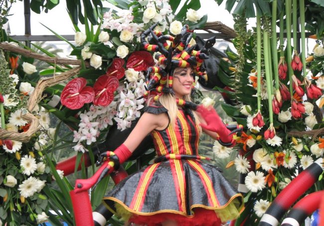 A snake princess in the Flower Parade at Carnival in Nice, France. Flickr/rafael rybczynski