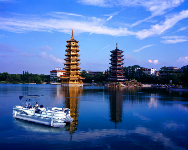 Pagodas near the Li river. Photo by Harvey Thomlinson