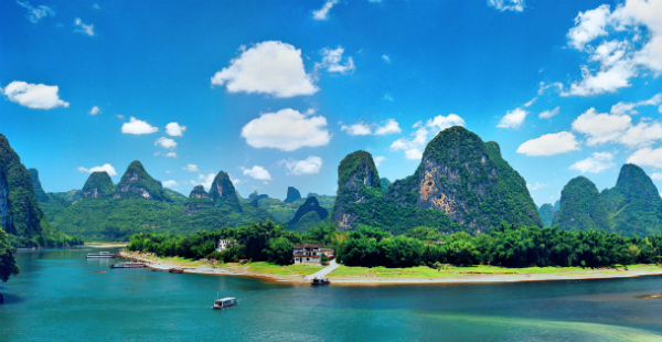 The banks of the Li River. Photo by Harvey Thomlinson