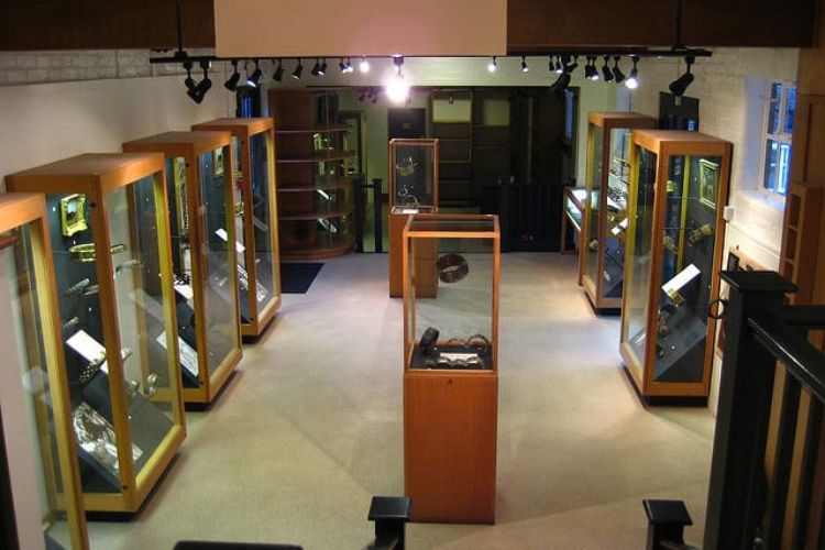 The Dog Collar Museum