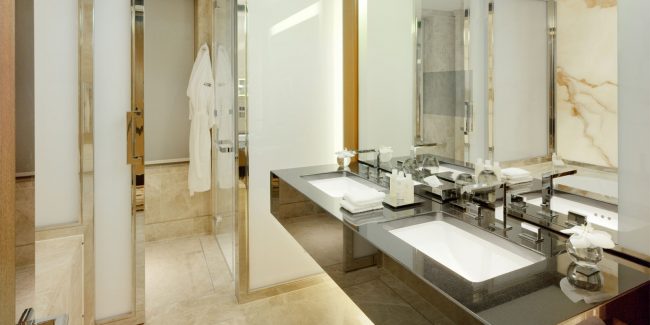 45 Park lane bathroom