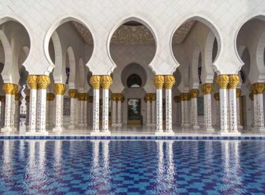 Travel in Abu Dhabi - Sheikh Zayed Grand Mosque in Abu Dhabi. Flickr/Andrew Moore