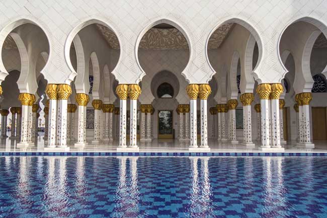 Travel in Abu Dhabi - Sheikh Zayed Grand Mosque in Abu Dhabi. Flickr/Andrew Moore