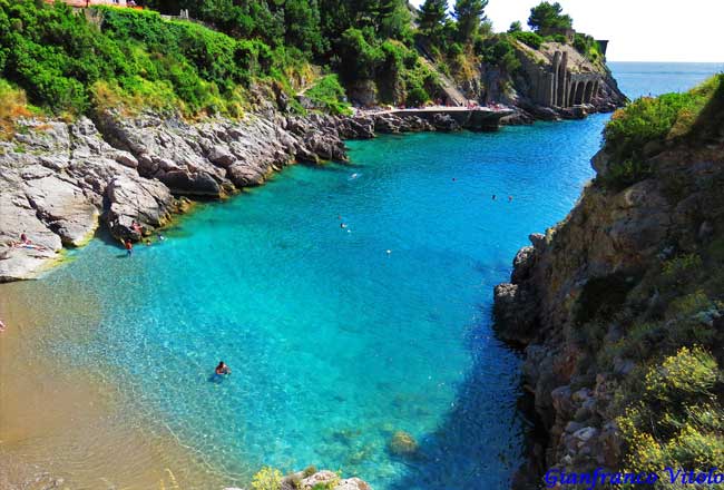 The Bay of Ieranto in Italy (Baia di Ieranto). Flickr/Gianfranco Vitolo