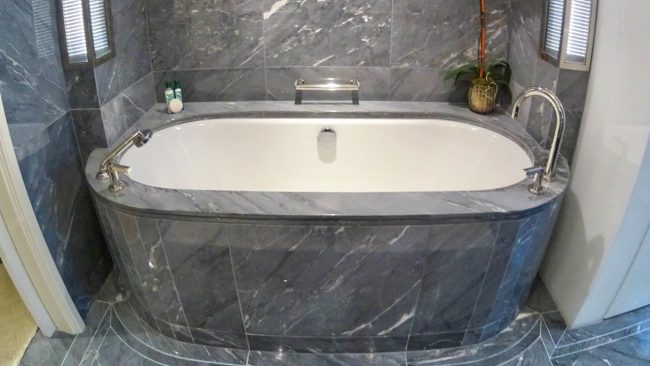 Beverly Hills Hotel bathtub