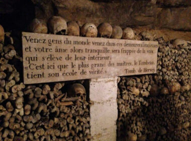 A sign warning those who enter the Paris catacombs. Photo by Clare Radcliffe Thorne