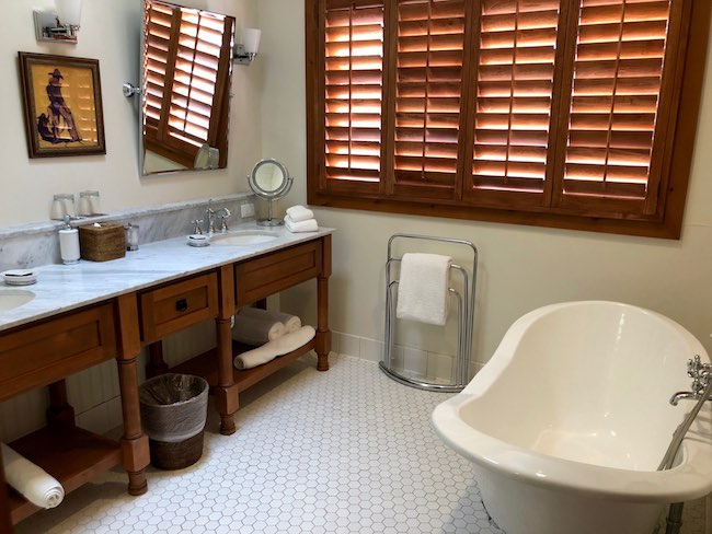 Deluxe casita bathroom. Photo by Claudia Carbone