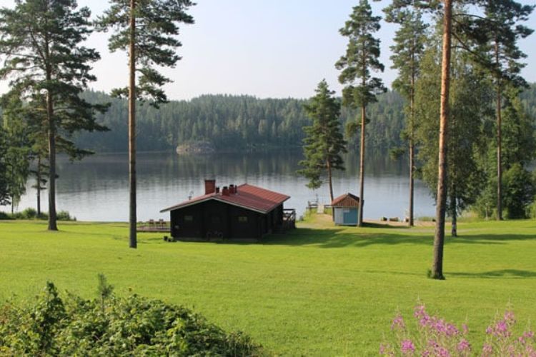 A smoke sauna along the shore of Lake Saimaa