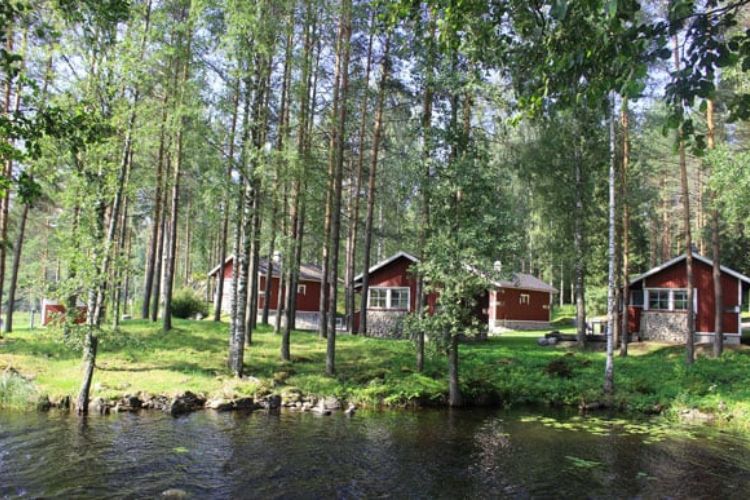 lakeside cottages at Sahanlahti