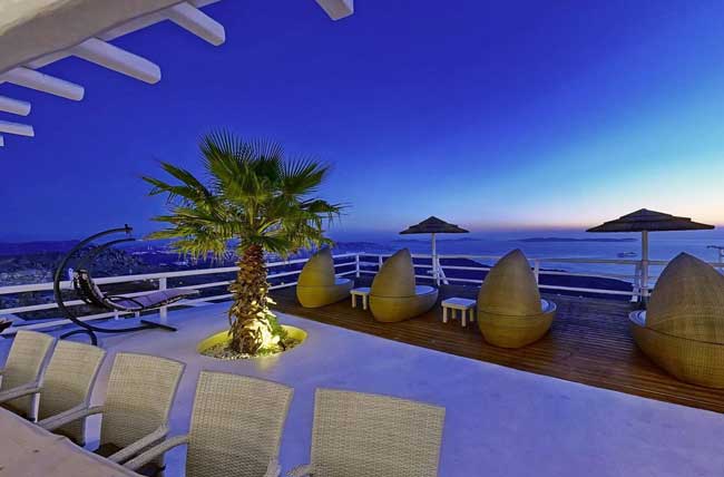 Villa Perla is a luxury villa in Mykonos, Greece.