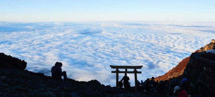 Climbing Mt Fuji. Photo by Chikako Hayashi