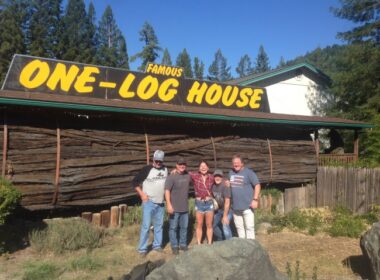 log house- tourist attraction- garberville-california-redwoods-travel-USA