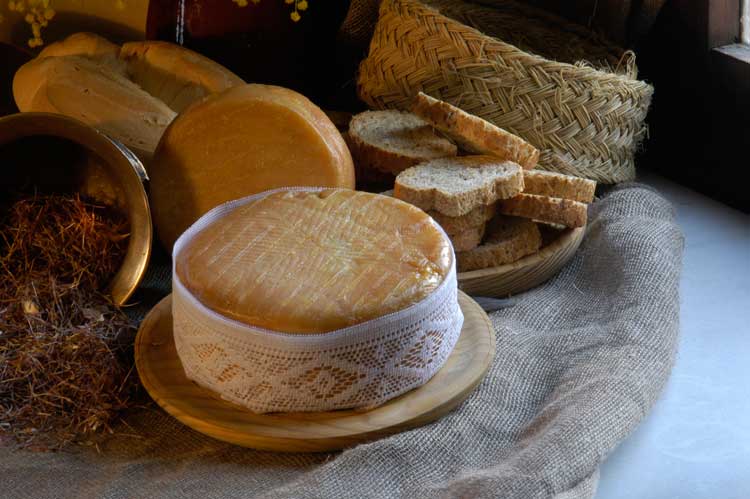 Torta del Casar cheese. Photo by Extremadura Tourist Board