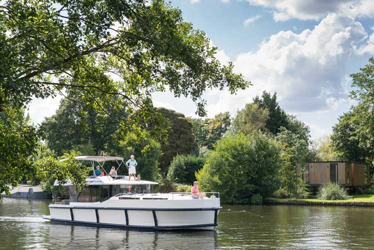 Houseboat cruise on the Rideau Canal