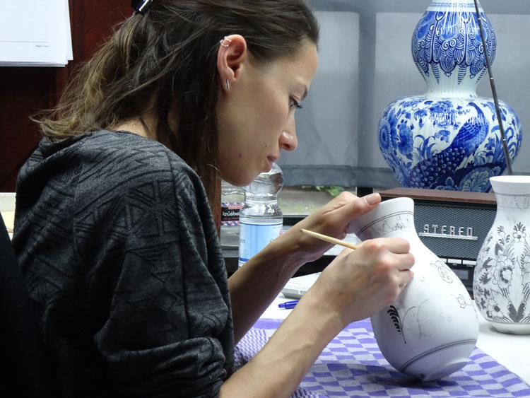 An artist at the Royal Delft Experience. Photo by Janna Graber