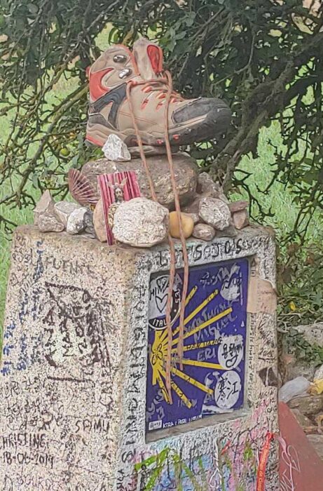 Scallop shell statue of the Camino