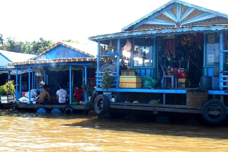Chong Khneas floating village
