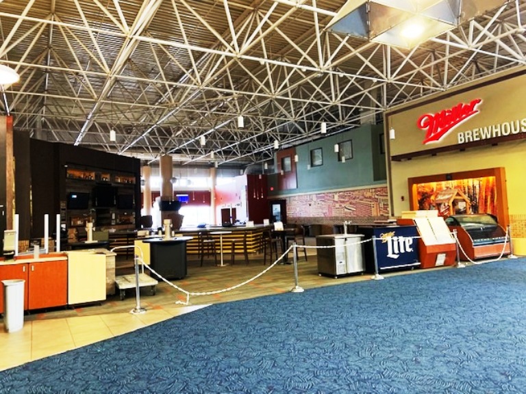 Eating at airports these days can be a challenge. Photo by Fyllis Hockman