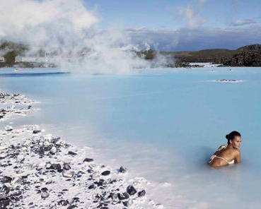 Link to article with travel tips for visiting Blue Lagoon in Iceland