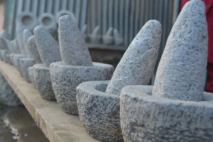The complete set of mortar and pestle are meticulously carved by the Sang Taraash.